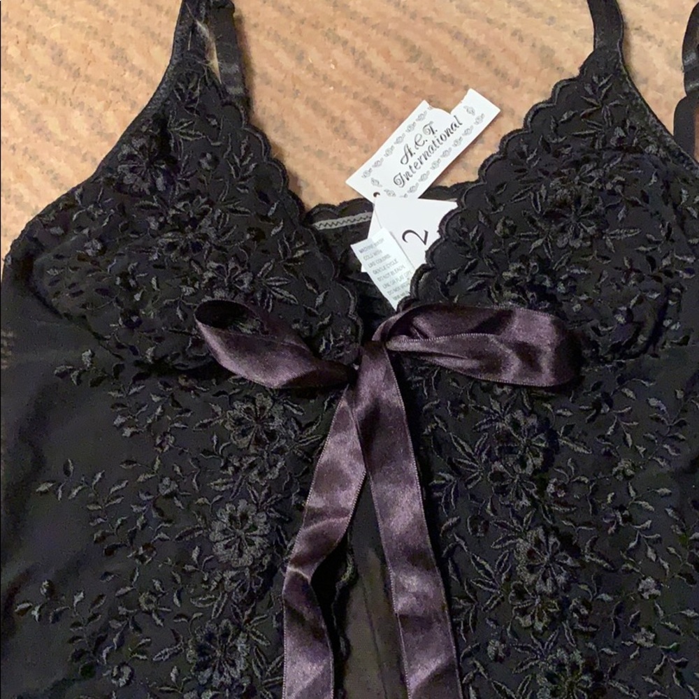 Lingerie - Picture 3 of 5